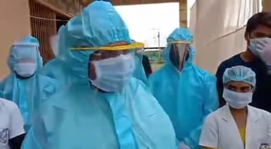 #जामुल के कोविड केयर सेंटर में मरीज़ों और उनकी सेवा कर रहे नौजवानों से मुलाकात कर हौसला अफजाई करने पहुँचे -#Amit_Jogi