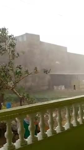 तौकते तूफान का असर : सवाई माधोपुर में तेज आंधी के साथ बारिश, गिरे कई पेड़
@ashu_lyricist
#iamashu #rain #Taukte #storm