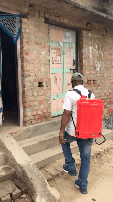 महाराजगंज: वर्तमान प्रधान तेंदुआहिया ,ब्रहमानंद धारिया द्वारा sodium hypochlorite (sanitisation)का छिड़काव करवाया गया
#covid #besafe