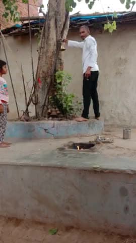 आज गांव में #कालका_माता के मंदिर में पूजा अर्चना कर
#घंटा चढ़ाया और कालका दाई से आशीर्वाद लिया गांव व क्षेत्र की प्रगति