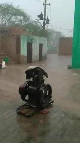 भरतपुर: कांमा के गांव बादीपुर में दिन में कई तेज बार बारिश के साथ हल्की हवा भी चली, मौसम हुआ रंगीन #publicsuportwomen #corona
