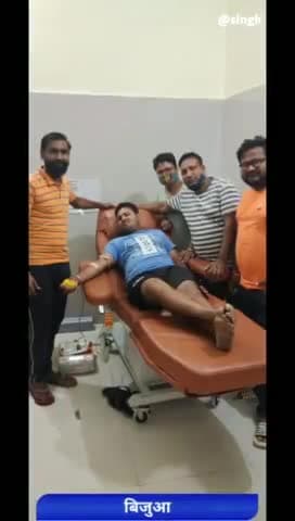 युवाओं ने पेश की मानवता की मिशाल, खून देकर बचाई महिला की जान ###RS/NEWS