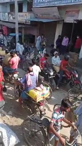 भगवानपुर: #सराय बाजार में सोसाल डिस्टेंस का उल्लघंन करते हुए पब्लिक मार्केट कर रही है गाइडलाइन प्लान नहीं किया जा रहा है