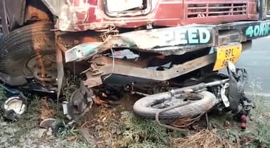 #अनियमित ट्रक ने एक बाइक को मारी टक्कर जिसमें एक व्यक्ति की मौत हो गई