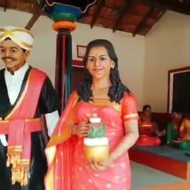 #कलकत्ता का एक कुम्हार ने मूर्ति का पूरा गांव बसा दिया, केवल सांसे देना भूल गया।
कला👌👌👌👆