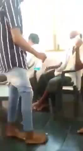कोरोना की तीसरी लहर अब दद्दू को छू नहीं सकती हैं।
🤣🤣😁😁😁
#funny #moment #corona #wave