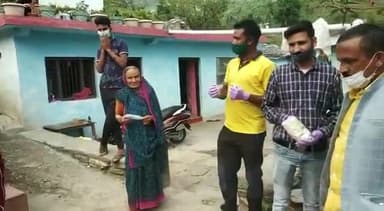 #सेवा_ही_संगठन_2
भाजपआज गाँव बगड़ (तल्ला, मल्ला), पंगोट में मास्क,सेनेटाइजर ,दवाई व जागरूक करने का प्रयास किया।
#नैनीताल