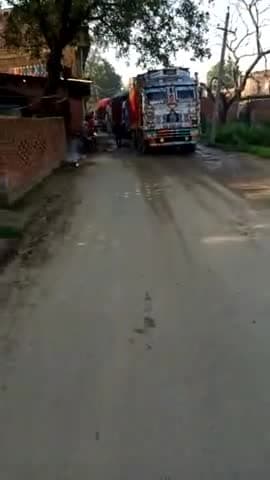कैंपियरगंज: #pipiganj जसवल चौराहे के मंडी मार्ग के गड्ढे में भारी जलभराव #पीपीगंज