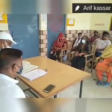 हापुड़ की ग्राम पंचायत धौलाना में ग्रामीणों से वार्ता करते प्रधान अतीक अहमद! #coronaprotection