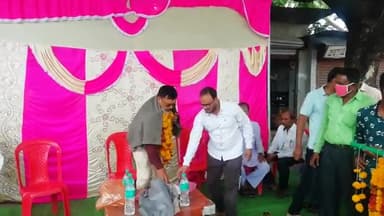 #टीआई #विजय_मिश्रा के रिटायर होने पर भव्य विदाई समारोह सम्पन्न #हिंडोरिया में नगर वासियों द्वारा ।
@manojkumar_nsui