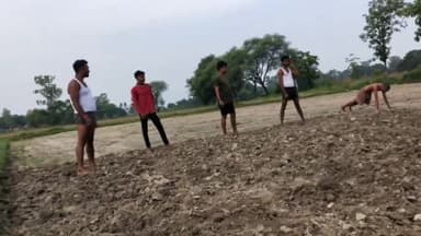 फूलपुर: फूलपुर #समसपुर अपनी सेहत को फिट रखने के लिए मॉर्निंग में खेला जा रहा कबड्डी मैच