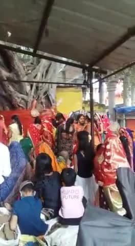 समस्तीपुर: करोना कॉल मे बर पूजा,
#Social_Distancing का जमकर का उल्लंघन।