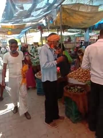 #अटरू में #लोकडाउन के बाद खुला शुक्रवार को हाट लोगों की उमडी भीड़ साथी सभी विक्रेता कोरोना #गाइडलाइन की कर रहे हैं पालना