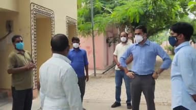 पिंड्रा: दांदूपुर पीएचसी पर गंदगी देख भड़के मुख्य विकास अधिकारी, बीडीओ सहित सचिव और सफाईकर्मी को लगाया फटकार #वाराणसी #पीएचसी