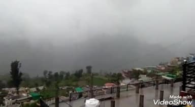 चमोली: लगातार बारिश के चलते बद्रीनाथ, हेमकुंड साहिब सहित ऊंचाई वाले स्थानों में बर्फबारी #badri #hemkund