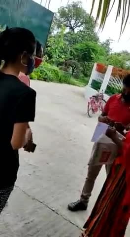 SKM College में मास्क जागरूकता अभियान चलाती AISF की छात्रा जिला संयोजक सह छात्रसंघ अध्यक्ष अप्सरा कुमारी।
#covidindia