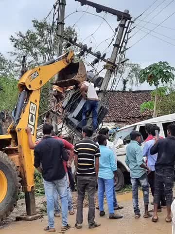लांजी: भानेगांव:पिछले 36 घंटे से आधे गाँव मे बिजली की सप्लाई बंद है।
#electricity
#accidents
#madhypradeshnews@publicnews