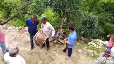 उत्तराखंड की संस्कृति आपके बीच लाने की छोटी सी कोशिश अच्छा लगे तो वीडियो को खूब वायरल करदेना
#uttrakhand_ki_aawaj
