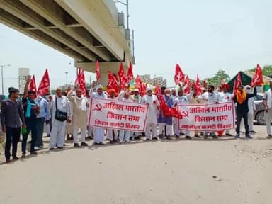 टिकरी बॉर्डर पर अखिल भारतीय किसान सभा पहुंची सैकड़ों अपने कार्यकर्ताओं के साथ
#टिकरी बॉर्डर