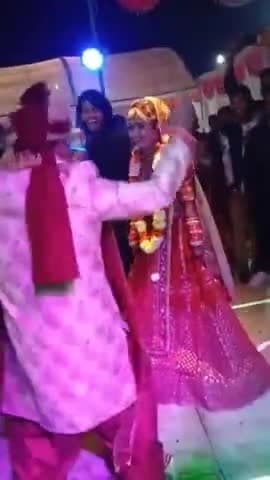 यह शादी का वीडियो अभी सोशल मीडिया पर खूब वायरल हो रहा है#KRISHNAKUMAR@