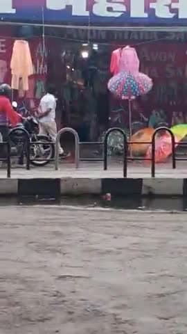 Lucknow #purnia@pul niche#Kiya ja raha hai Saturday Sunday weekend lockdown ka ullanghan