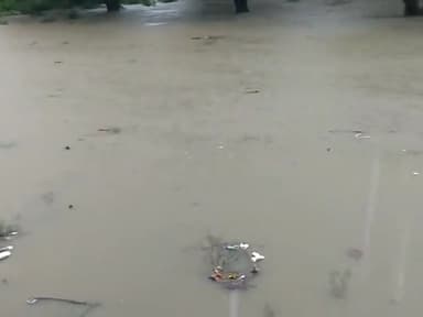 हाजीपुर: #livenewshajipur(pichle bar ki Tarah is Baar BHI aabhi tak Nagarparishad ke tarf se koi bewastha Nahi Kiya Gaya hai)🌧️