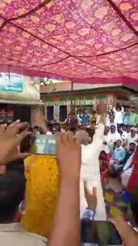#बामनवास शादी समारोह में लोक गीतों पर जमकर थिरके सांसद डॉ किरोडी लाल मीणा।
@firstindiaraj