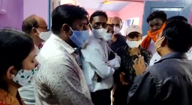 शहर पीने के पानी समस्या को लेकर PHED JEN को सुनाई खरी-खोटी। पालिकाध्यक्ष के नेतृत्व में किया घेराव
#झालरापाटन
#जल_समस्या