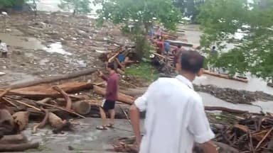 #Uttrakhand mai #jyda #barish #hone ke #Karan #haridwar mai# bhado se ldkiya #pakdte gao ve jhopad pati ke @log