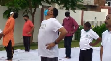 कानून मंत्री ब्रजेश पाठक ने जियामऊ लखनऊ में स्थित कम्युनिटी सेंटर में योग किया योग
#newsofindia
#patrakarnews