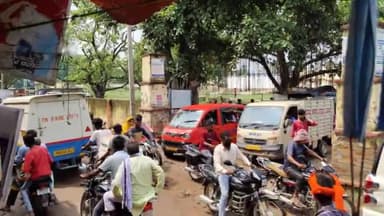 #एकमा स्टेशन रोड जाम की समस्या
से आम #जनता और व्यवसायो को दिक्कत हो
रही है