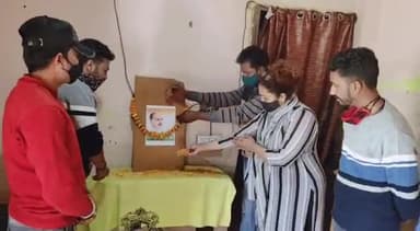 डॉ श्यामा प्रसाद मुखर्जी की पुण्य तिथि पर सूखाताल वार्ड बूथ संख्या - 91 पर मुखर्जी की फ़ोटो पर पुष्प अर्पित किया।
#ntl