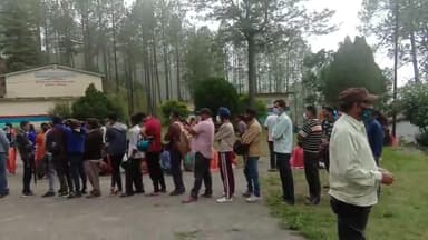वेक्सीनेशन सेंटर पटवाडांगर नैनीताल। भाजपा परिवार द्वारा फल व जूस का वितरण किया। मातृशक्ति ने बढ़चढ़ कर हिस्सा लिया।
#ntl
