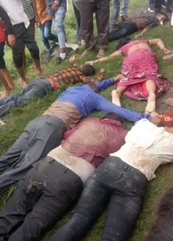 तुलसीपुर/ बलरामपुर रोड शिवा नगर के पास हुआ बाद हादसा हादसे में हुआ 6 लोगो की मौत
#शुभम_तिवारी