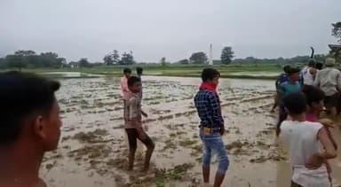 मेजरगंज में ट्रैक्टर पलटने से एक की मौत।
#sitamarhi 
#hamar_junction