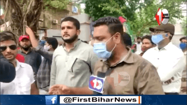 पटना में माननीय राष्ट्रीय अध्यक्ष श्री पप्पू यादव जी रिहाई समेत अन्य मांगों को लेकर "करो-मरो" जेल भरो आंदोलन का दृश्य।
#करो_मरो_जेल_भरो