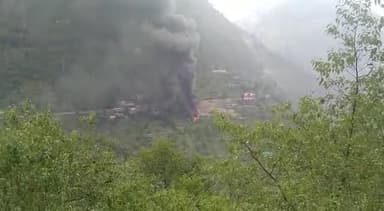 चुराह के मधुवाड़ मे लगी आग
बस्ती खाक होने से बाल बाल बची 🙆
#churah_valley