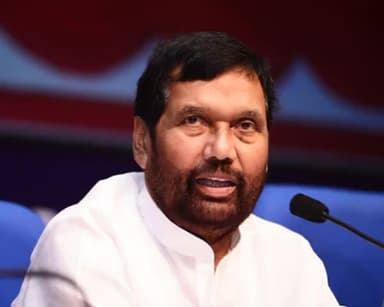 पूर्व केंद्रीय मंत्री एवं दलित समाज के नायक श्रद्धेय #रामविलास_पासवान
@irvpaswan जी की जयंती पर विनम्र श्रद्धांजलि