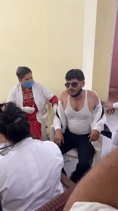 कोविड-19 का टीका💉
लगवा ली कोरोना की सुई 💉 बुन्देलखण्ड है अपाओ #क्षेत्र.....
दूसरो रोग और अलग आ गओ बचाकर रखो अपने 😎 #नेत्र.....