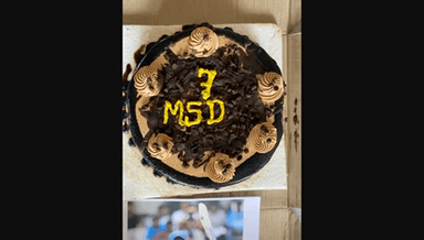 पूर्व कप्तान MS Dhoni के जन्मदिन पर पुरानी राता में अपने सभी मित्रों के साथ केक काट कर कप्तान धोनी का जन्मदिन मनाए।
Happy Birthday Dhoni💙💛
#ज़िलापार्षद #फुल्लीडुमर #चुनाव