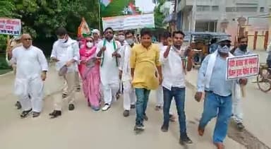 फतेहपुर: खाद्य तेल,डीजल-पेट्रोल, गैस समेत सभी आवश्यक वस्तुओं के दाम चरम सीमा पर।
#थाली