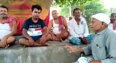 वैशाली: #वैशाली_जिला_परिषद_क्षेत्र_संo_01 के भगवानपुररत्ती पंचायत में ग्रामीणों संग #सामाजिक_विकास पर चर्चा करते। - राजू भाई।।