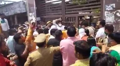 बुलंदशहर: स्याना ब्लॉक में नामांकन करने गए प्रत्याशी की भिड़ंत #dmbulandshahr