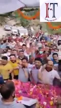 रामपुर शहर जब पहुंचा राजा साहब का पार्थिव शरीर, उमड़ी जनता की भीड़ उनके दर्शन करने के लिए
#VirbhadraSingh #rampur#