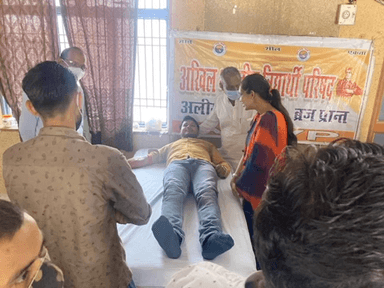 अखिल भारतीय विद्यार्थी परिषद अलीगढ़ महानगर के द्वारा विद्यार्थी परिषद के 73 वें स्थापना दिवस के साप्ताहिक कार्यक्रम के अंतर्गत मलखान सिंह जिला चिकित्सालय में रक्तदान किया।
#जय_यादव