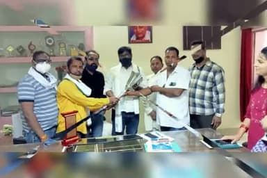 बस्ती जनपद में #तहसीलदार से #उपजिला #अधिकारी #बस्ती #सदर बनने पर #श्री #पवन #जायसवाल #जी को किया गया सम्मानित।