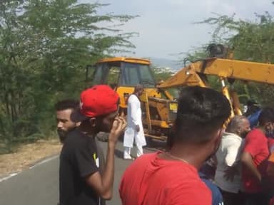 अजमेर: #अजमेर तारागढ़ खाई में गिरी कार ओवरटेक कर रही थी कार @news24raj ्यूज #ajmerdargah #ajmerupdate
