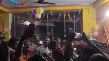 अपने सहयोगी युवा समर्थक का जन्मदिवस सभासद #रणजीत सिंह ने अपने कार्यालय पर धूमधाम से मनाया