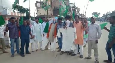 बेतहाशा बढ़ते महंगाई के वुरुद्ध राष्ट्रीय जनता दल का सड़क पर प्रदर्शन।प्रखण्ड #31हरलाखी विधान सभा क्षेत्र,