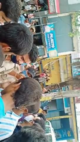 बहराइच: जल भराव समस्या एवम जल निकास न होने को लेकर जल से पीड़ित नगर वासियों ने लखनऊ 🛣️ सड़क की बंद सुनवाई न होने कारण।
#brh